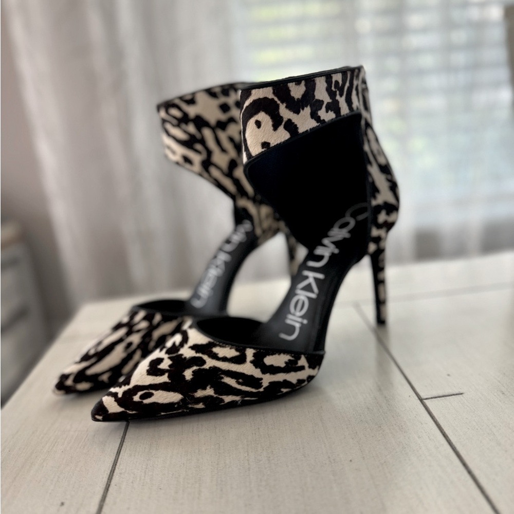 Stylish high heel Calvin Klein pumps